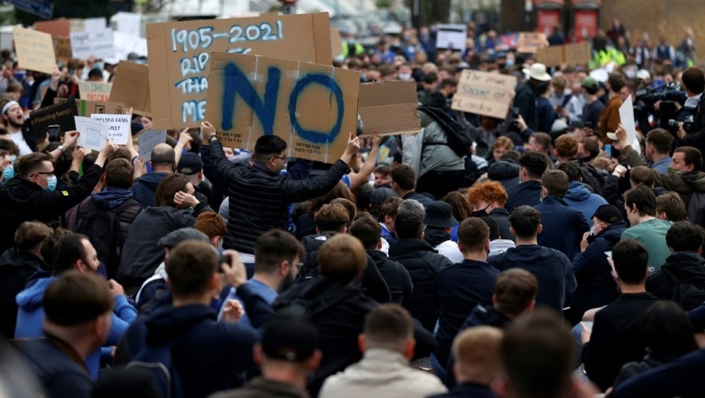 Chelsea fans aren't happy with RM and Perez. AFP