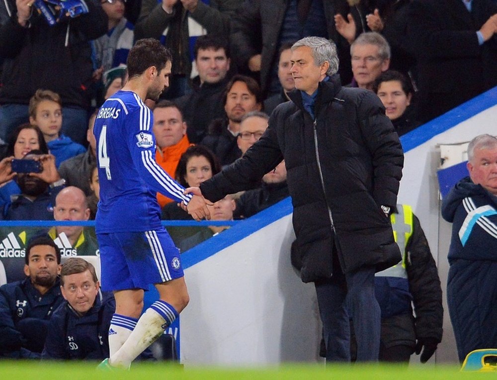 Cesc Fàbregas nunca ha ocultado el aprecio que le tiene a Jose Mourinho. AFP/Archivo