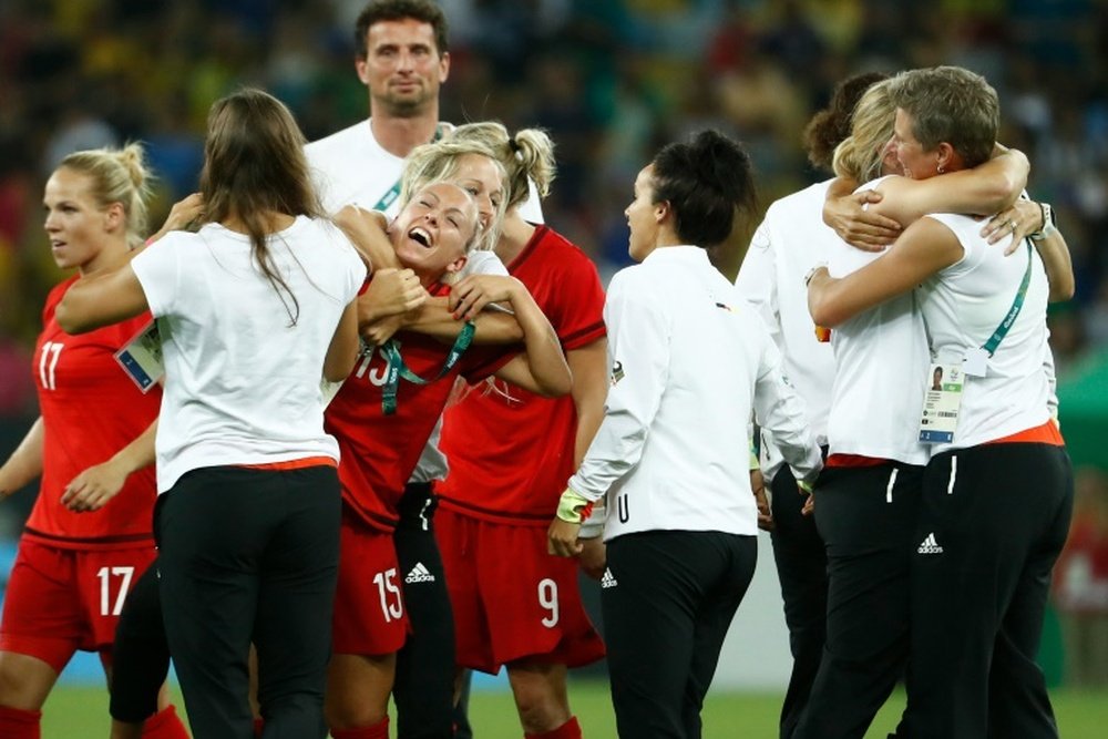 Germanys players celebrate after their teams victory over Sweden during the Rio 2016 Olympic Games womens football Gold medal match at the Maracana stadium in Rio de Janeiro, Brazil, on August 19, 2016