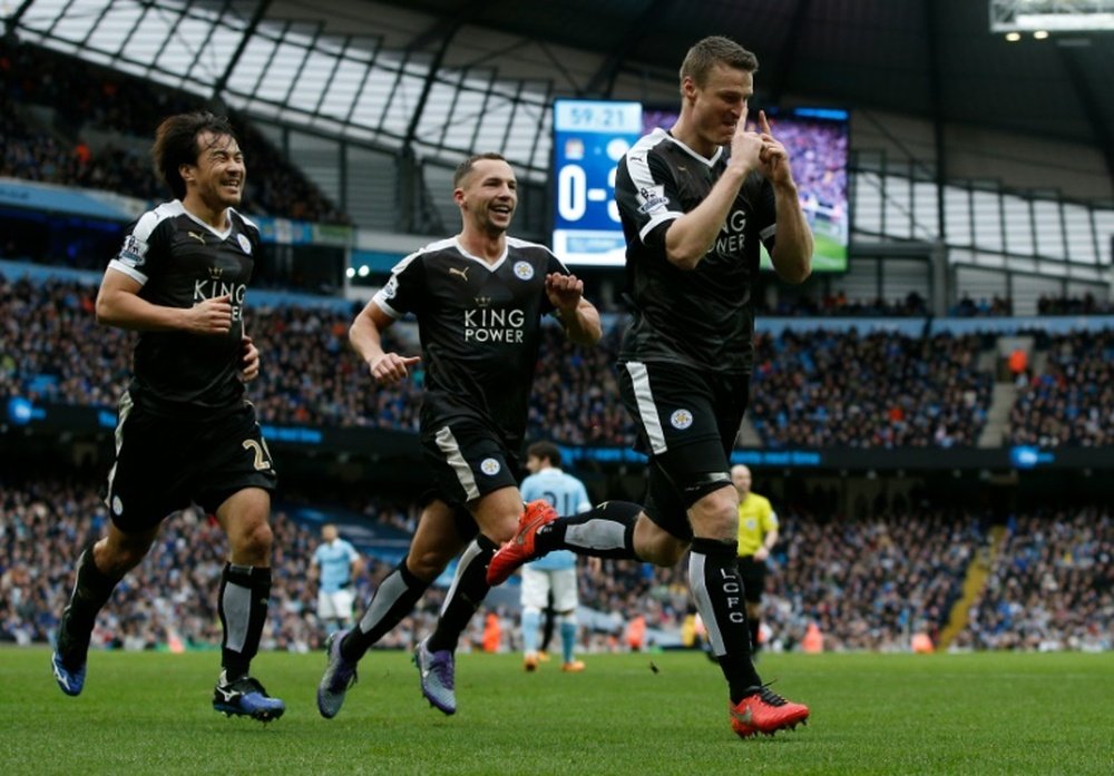 Leicester City defender Robert Huth (R) celebrates after scoring his second goal during the Premier League match against Manchester City at Etihad Stadium on February 6, 2016