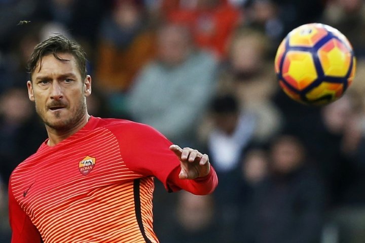 Totti late show sets up Italian Cup semi derby