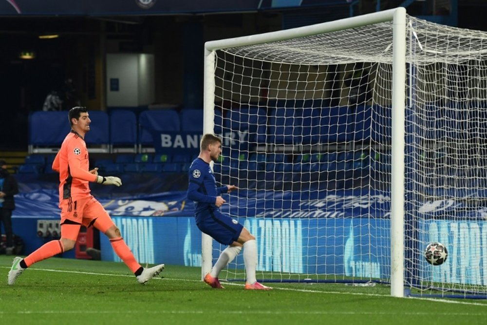 El Chelsea superó por completo a un Madrid impotente. AFP