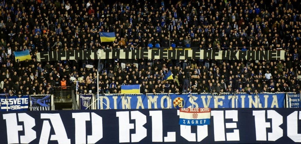 Le Dinamo Zagreb et le gouvernement croate réagissent après la mort d'un fan de l'AEK. AFP