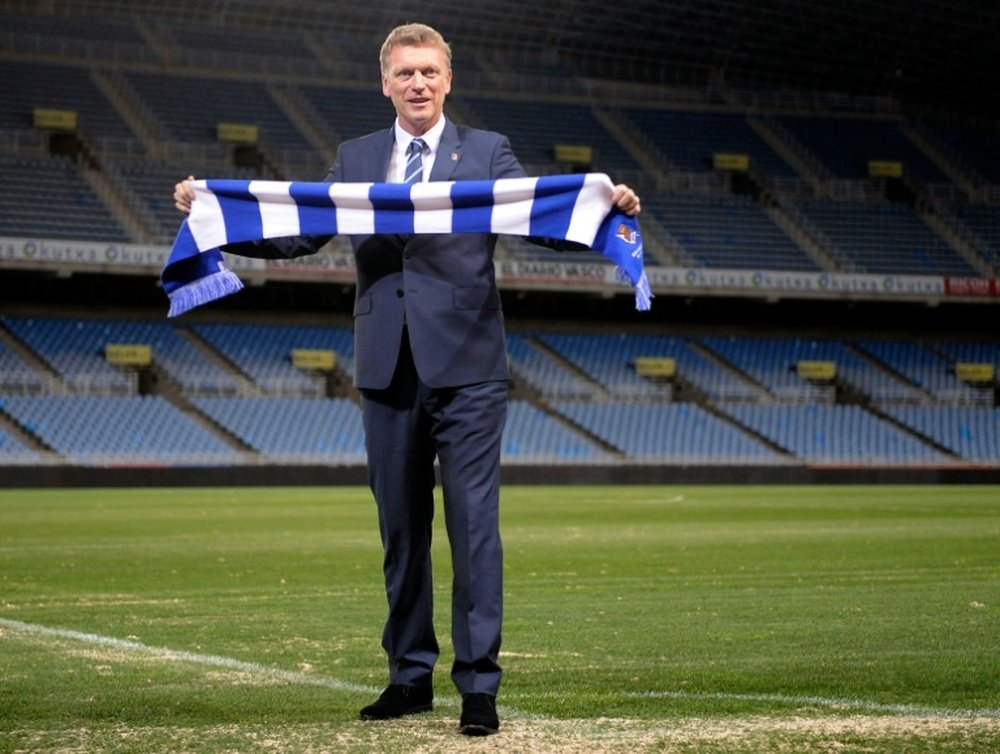 Real Sociedad coach David Moyes poses with a scarf from his club during his official presentation at the Anoeta stadium in San Sebastian on November 13, 2014