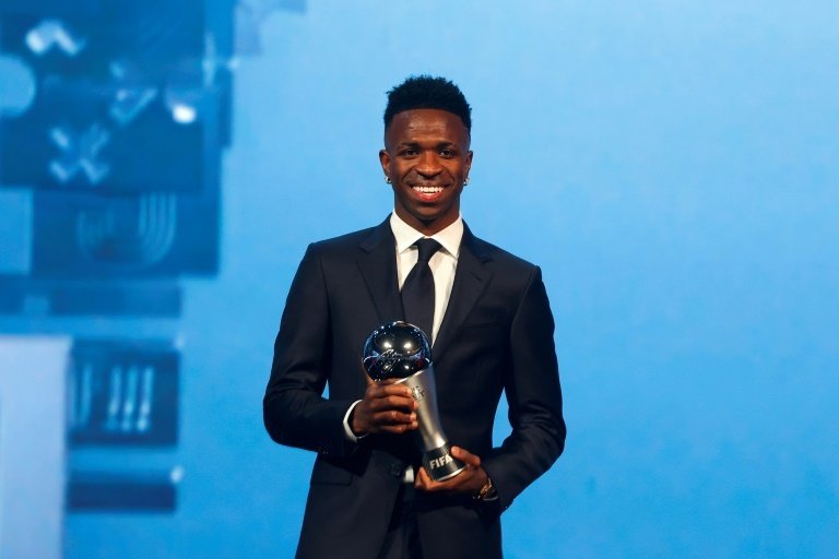 Vinicius Junior, winner of FIFA's ‘The Best’ award for best player of the year, received recognition from the Brazilian Football Confederation. The organisation completely changed the façade of its headquarters and displayed a huge banner of the ‘Selecao’ and Real Madrid player.