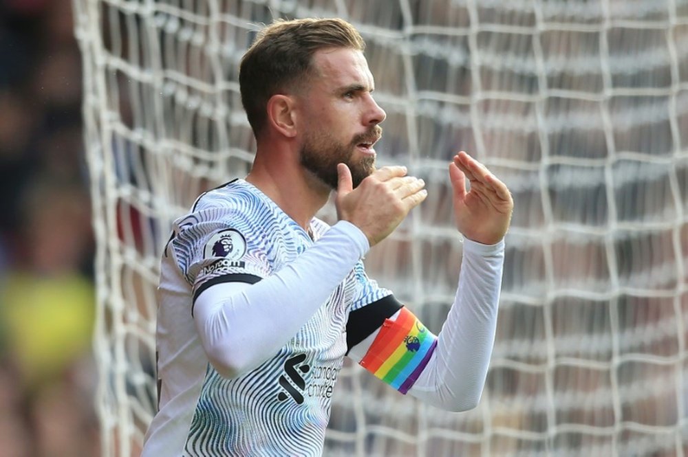 Henderson una de las estrellas que firmó con Arabia. AFP