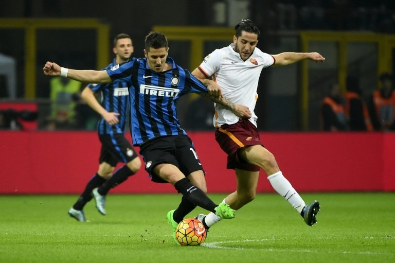Roma e Inter miden fuerzas por tres puntos. AFP