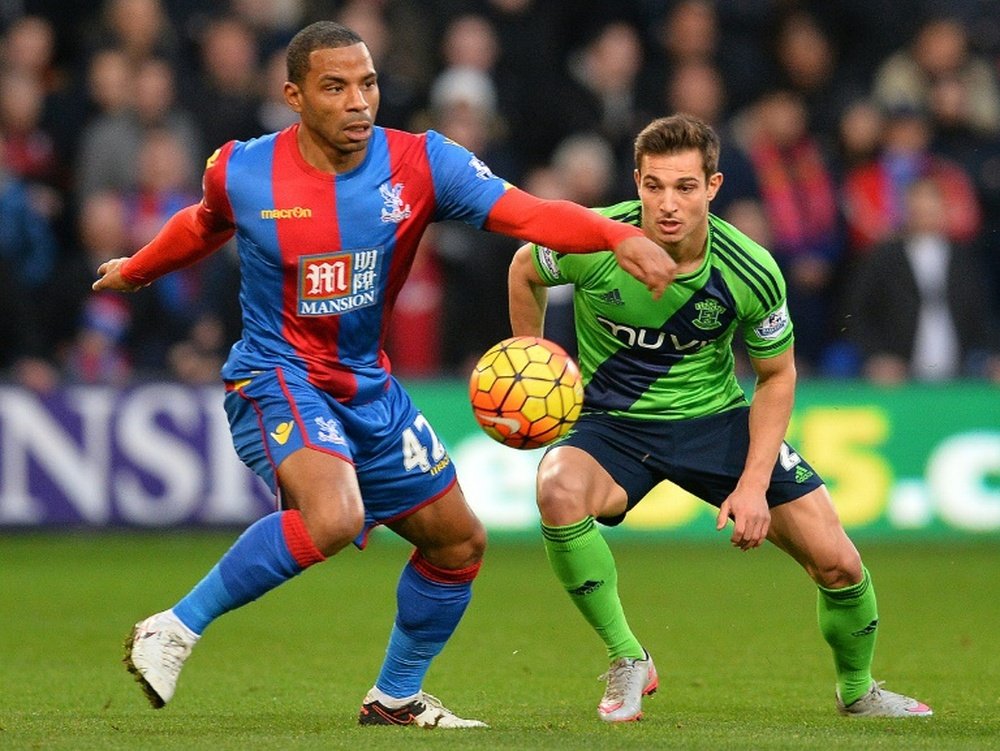 Crystal Palace midfielder Jason Puncheon (L) is tracked by Southampton defender Cedric Soares during the English Premier League game at Selhurst Park in south London on December 12, 2015