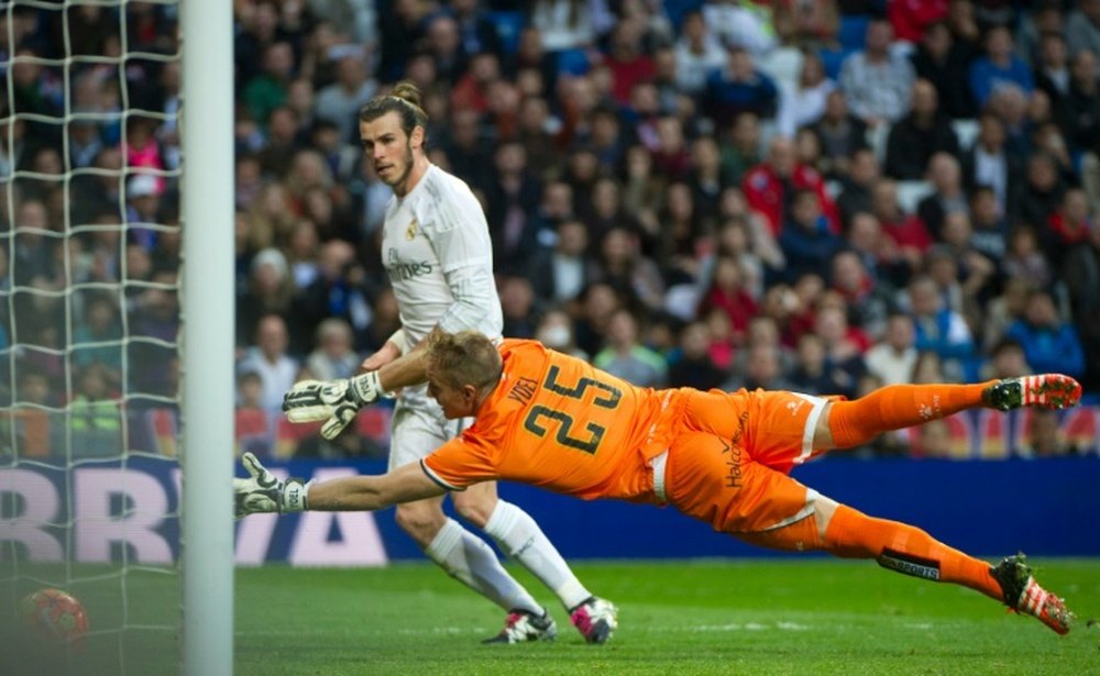 Real Madrids forward Gareth Bale scores past Rayo Vallecanos goalkeeper Yoel during a Spanish league football match at the Santiago Bernabeu stadium in Madrid on December 20, 2015