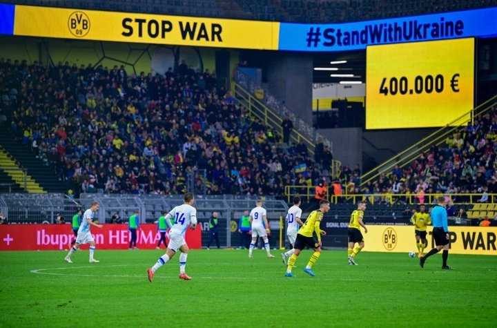Les supporters de Fenerbahçe ont scandé en faveur de Poutine contre le Dynamo Kiev. AFP
