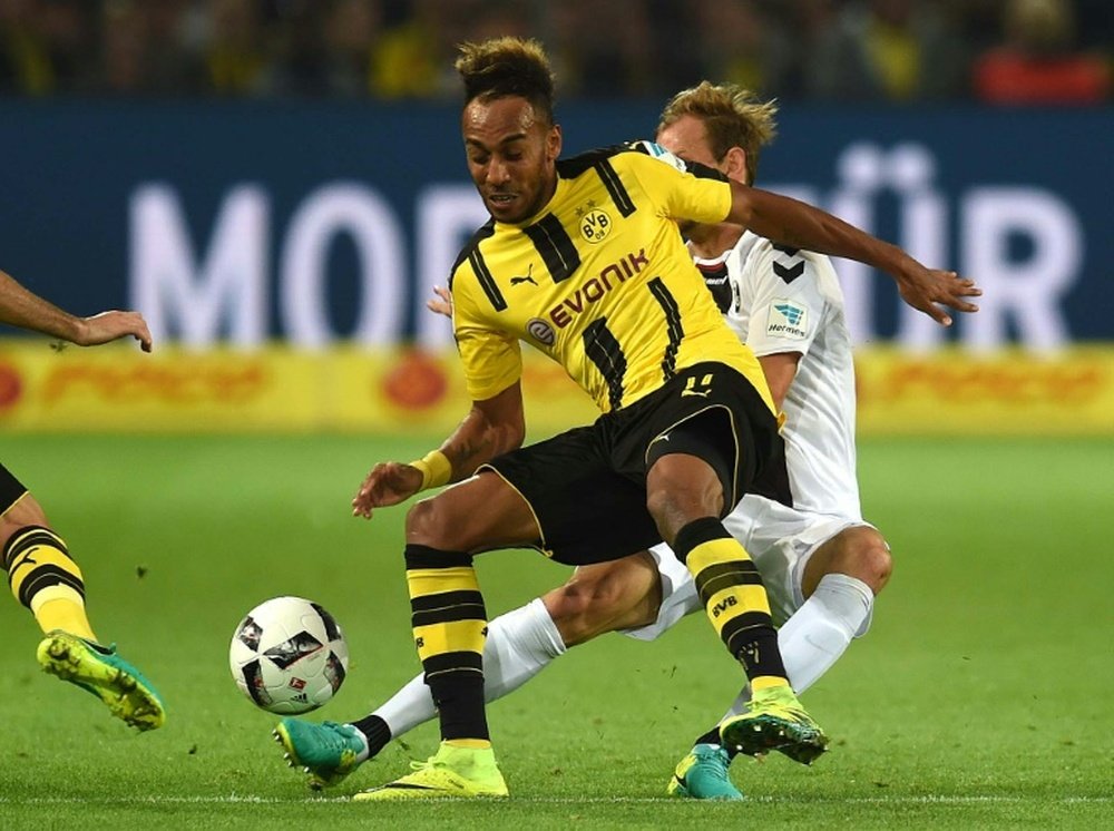 Dortmunds striker Pierre-Emerick Aubameyang and FreiburgÂ´s striker Philipp vie for the ball during a German first division Bundesliga football match on September 23, 2016