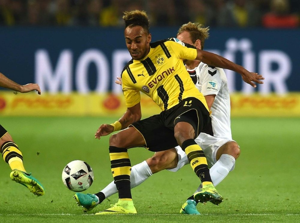 Dortmunds striker Pierre-Emerick Aubameyang and Freiburg´s striker Philipp vie for the ball during a German first division Bundesliga football match on September 23, 2016
