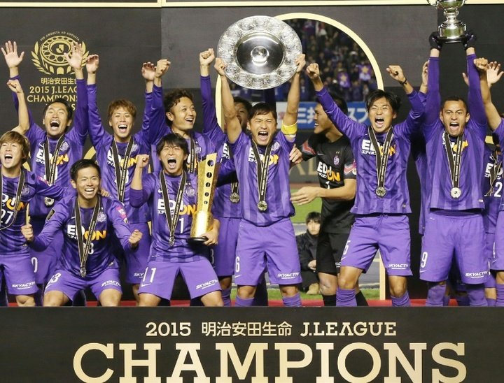 Dogged Hiroshima win third J-League title