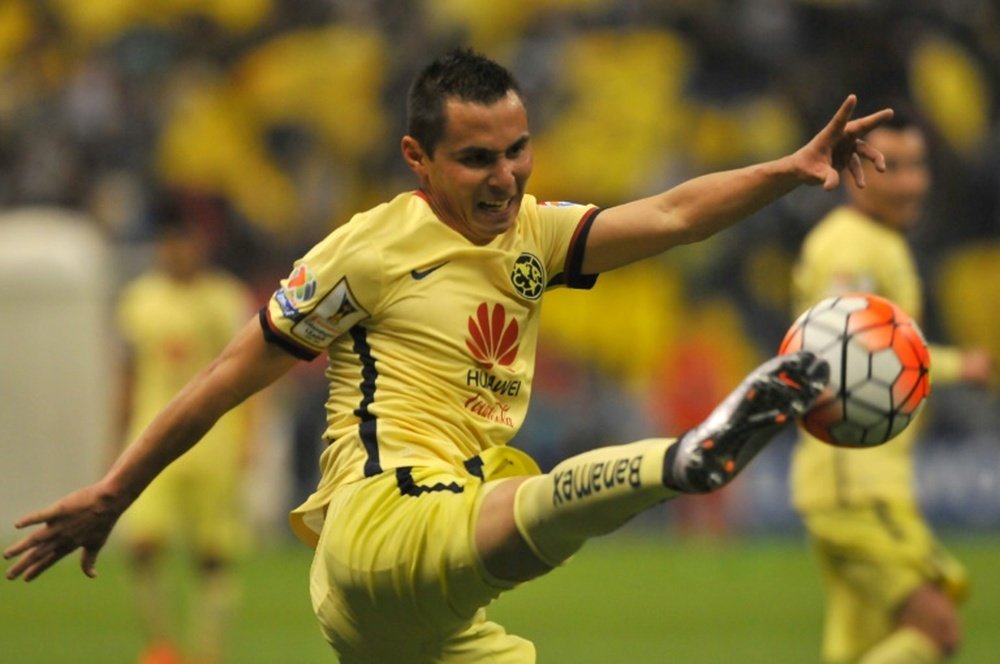Paul Aguilar of Mexicos Club America FC controls the ball during a CONCACAF Champions League match at the Azteca stadium in Mexico City, on March 2, 2016