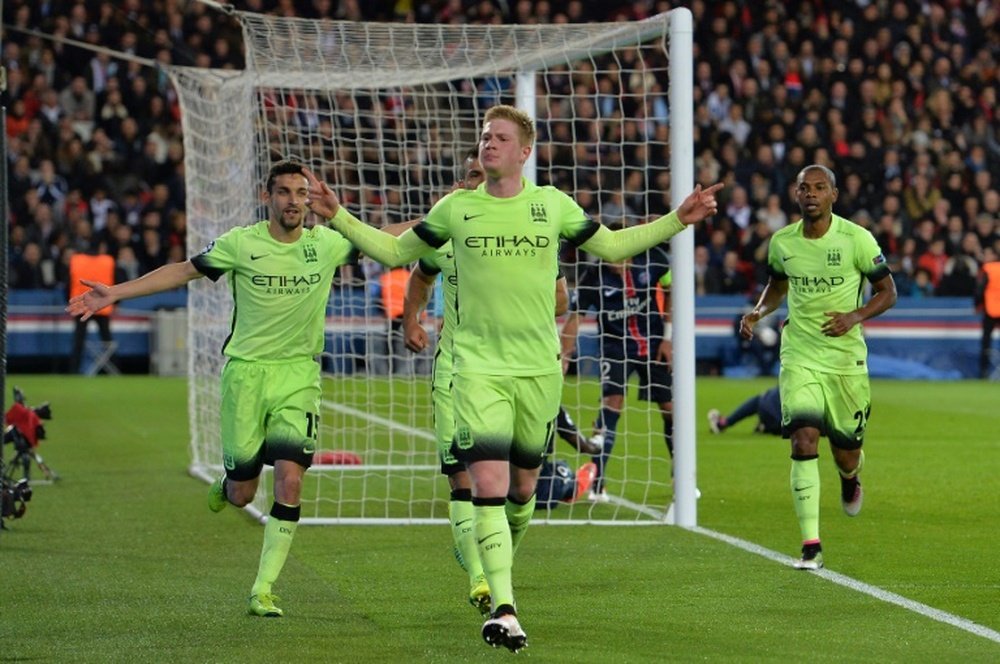 Manchester Citys Kevin De Bruyne (C) celebrates with teammates after scoring a goal during their UEFA Champions League quarter-final first leg match against Paris Saint Germain, at the Parc des Princes stadium in Paris, on April 6, 2016