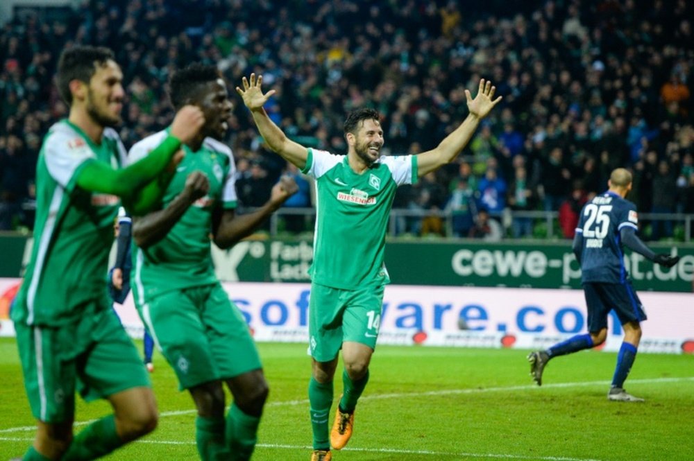 Claudio Pizarro (C) and his Bremen teammates celebrate scoring the 3-3 during the German first division Bundesliga football match in Bremen, northern Germany, on January 30, 2016