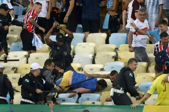 La Policía de Río de Janeiro y la Confederación Brasileña de Fútbol (CBF) se responsabilizaron mutuamente por los incidentes violentos ocurridos antes del 'Superclásico de las Américas' en el que Argentina venció por 0-1 a Brasil en el Maracaná por las Eliminatorias del Mundial de 2026.