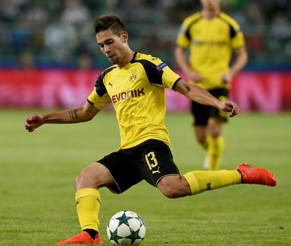 Raphaël Guerreiro ha demostrado que el Borussia acertó de lleno con su fichaje. AFP/Archivo