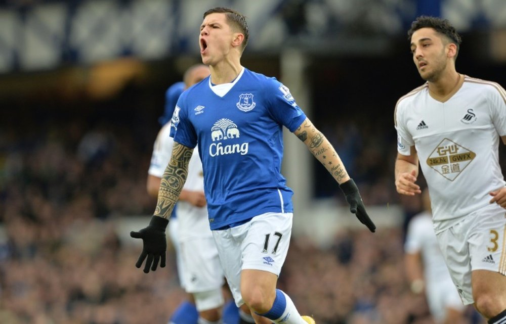 Evertons midfielder Muhamed Besic, pictured on January 24, 2016, signed a new five-and-a-half-year contract