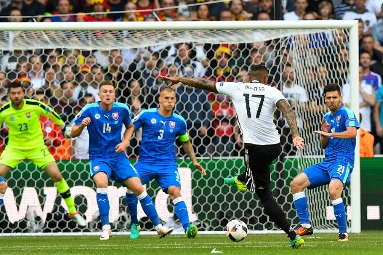 Cool Germany ease into Euro 2016 quarter finals