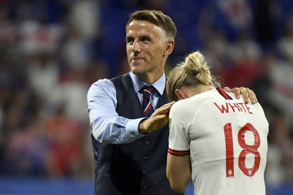 Phil Neville dejará la Selección Inglesa el próximo verano. AFP/Archivo