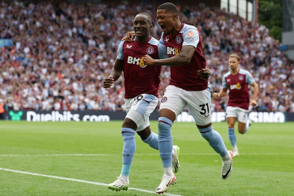 El Aston Villa venció por 4-0 al Everton. EFE