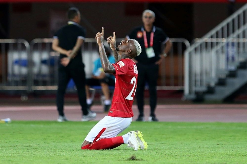 Anderson Talisca fica na China. AFP