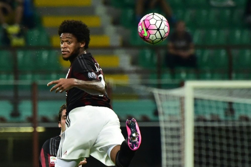 AC Milan's forward from Brazil Luiz Adriano, whose return to Milan could end Stephan El Shaarawy's hopes of returning to the Serie A giants from Monaco, was due to sign for Jiangsu in midweek