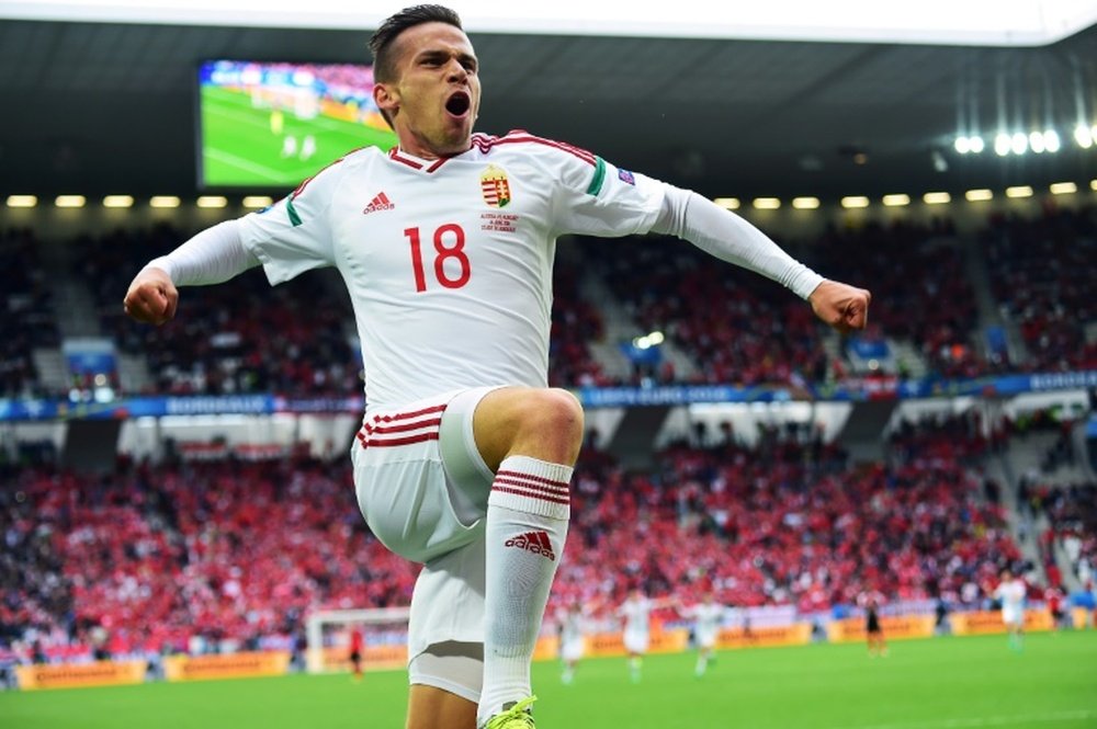 Hungarys midfielder Zoltan Stieber celebrates after scoring a goal during the Euro 2016 match between Hungary and Austria in Bordeaux on June 14, 2016