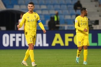 O Al Nassr desfrutou diante de sua torcida com uma contundente vitória por 5-1 sobre o Al Tai, que sofreu a fúria de um Cristiano Ronaldo que marcou um 'hat trick'. O jogador da Madeira já soma 26 gols em 23 rodadas.