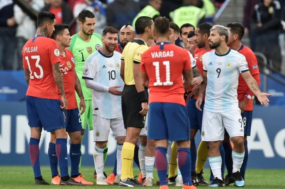 La CONMEBOL sancionó a Messi... y así de 'preocupado' reaccionó. AFP