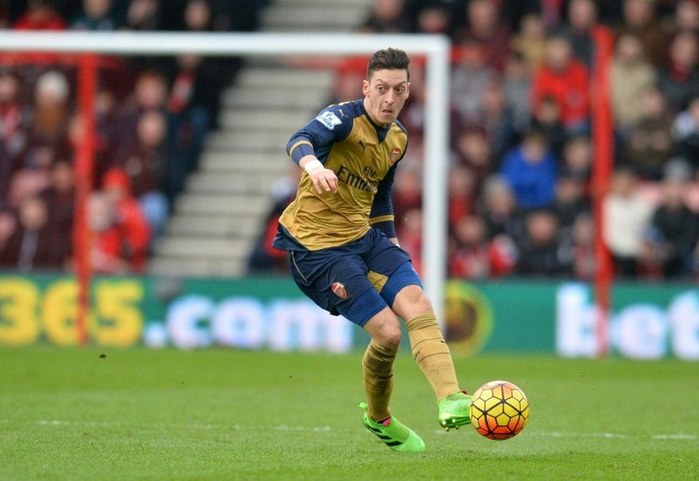 Mesut Ozils goal set Arsenal on course for a 2-0 win at Bournemouth at the Vitality Stadium in Bournemouth on February 7, 2016