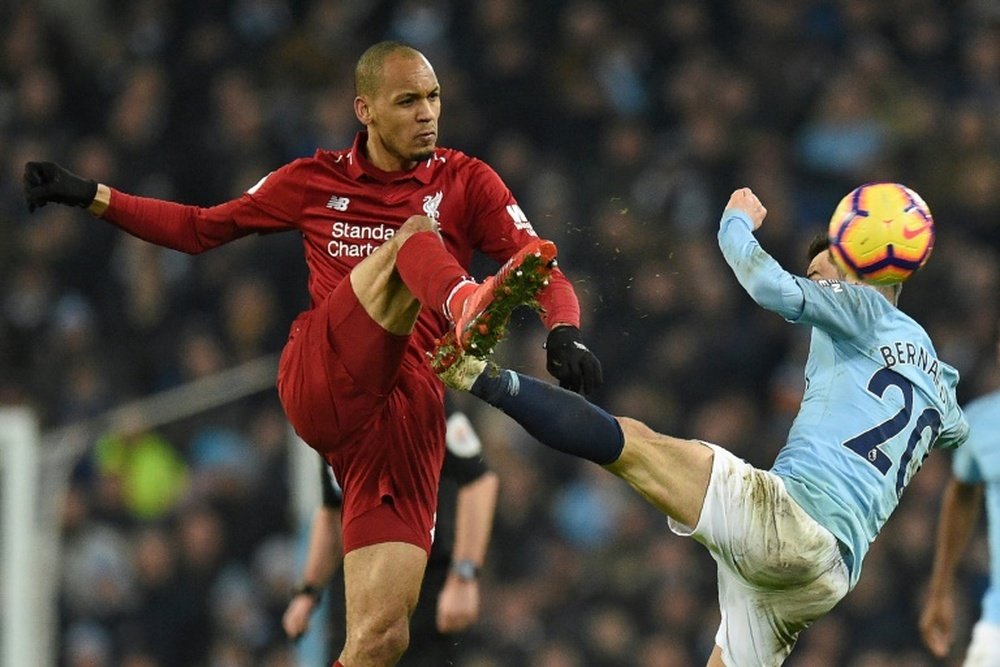 Fabinho no pudo terminar el partido contra el Crystal Palace. AFP