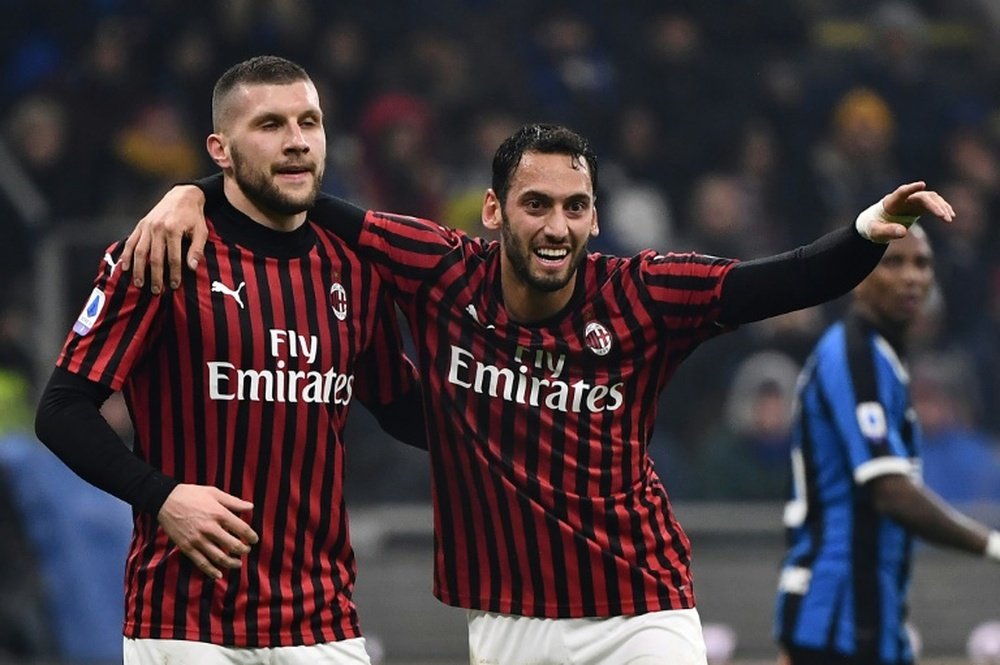 Çalhanoglu podría rechazar la renovación del Milan. AFP
