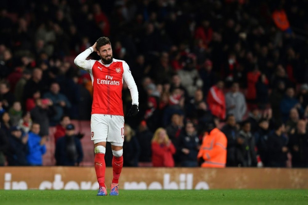 Arsenals French striker Olivier Giroud gestures on the pitch after the English Premier League football match between Arsenal and Bournemouth at the Emirates Stadium in London on November 27, 2016