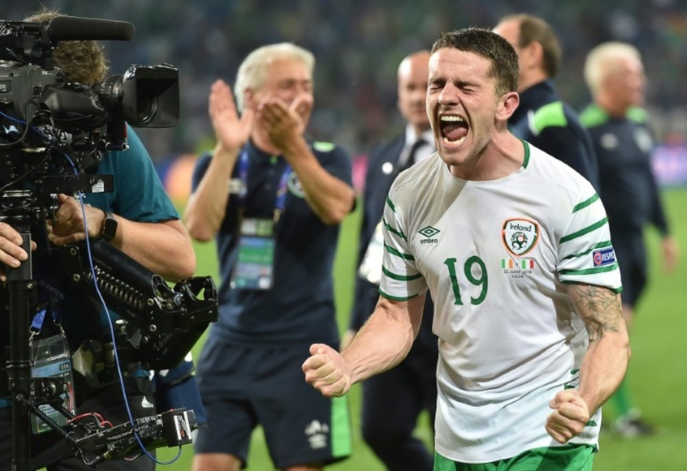 Irelands midfielder Robert Brady celebrates after the Euro 2016 match between Italy and Ireland on June 22, 2016