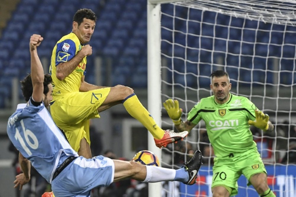 Lazio's Marco Parolo (L) tries to score next to Chievo's Massimo Gobbi. AFP