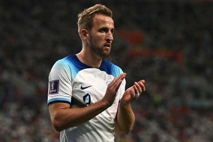 A Inglaterra tem sorte e Kane vai para o jogo.AFP