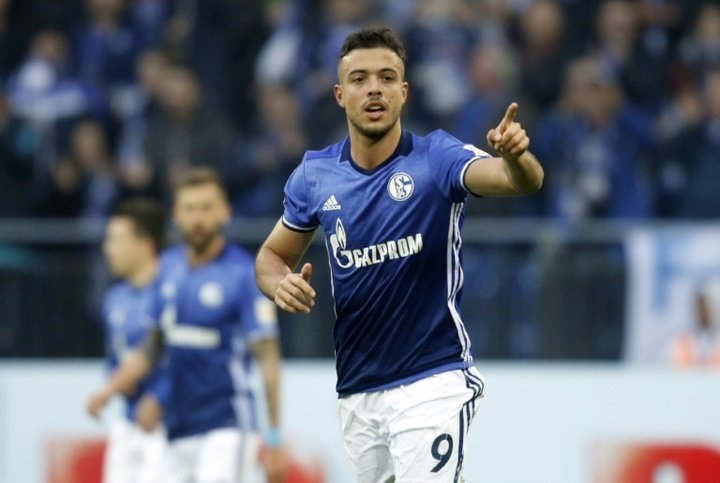 Schalke beat Hamburg to move second