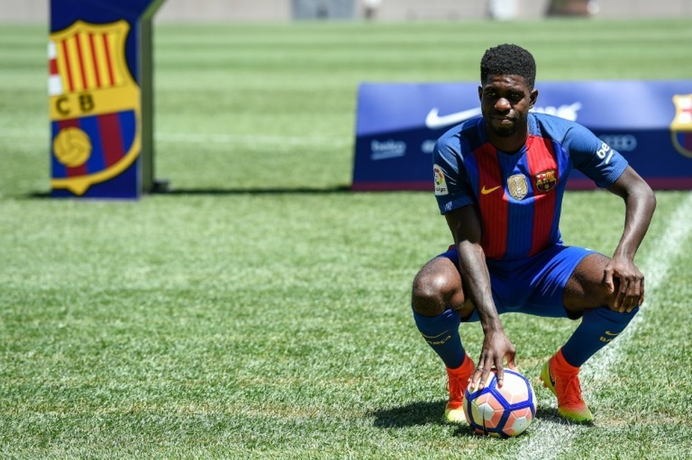 Barcelona's new defender Samuel Umtiti on the pitch during his official presentation. BeSoccer