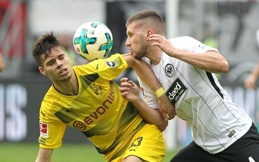 El Borussia le pone precio a Weigl. AFP