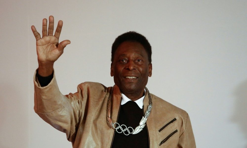 Neymar recebeu o prêmio de Pelé.EFE