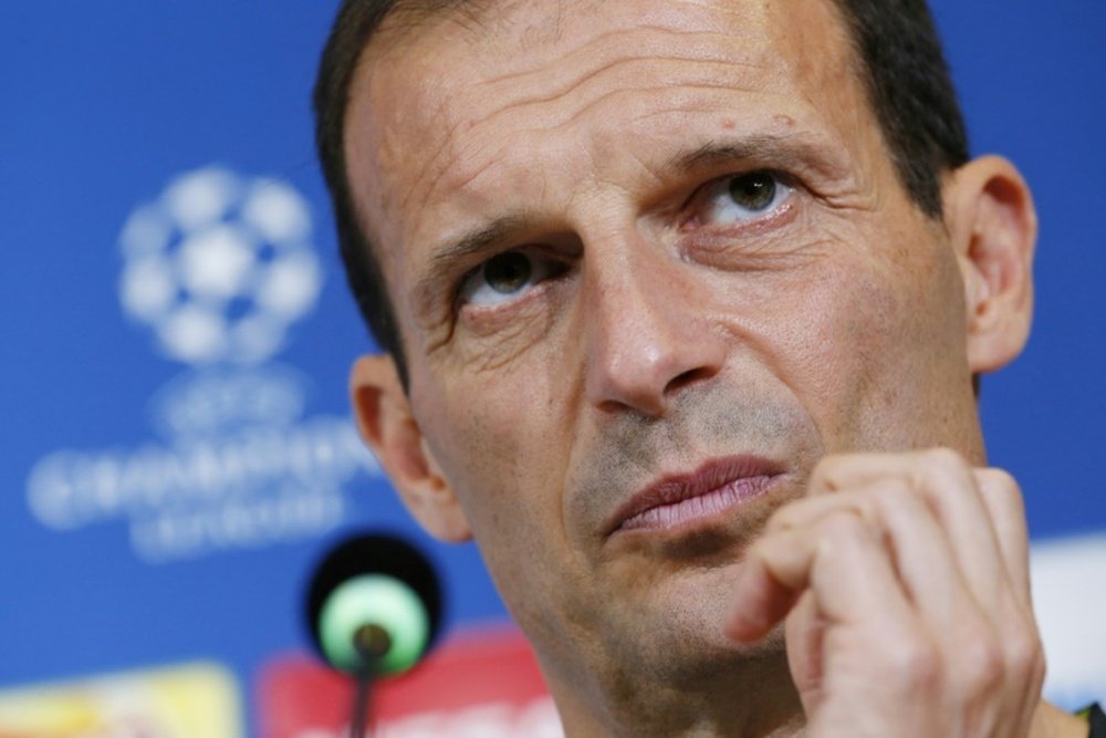 O italiano acabou por renovar por mais três anos com os 'bianconeri'. AFP