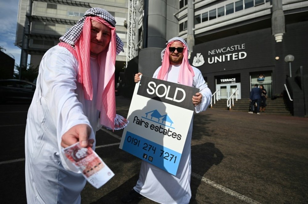 El Newcastle podría gastar 250 millones de una tacada. AFP
