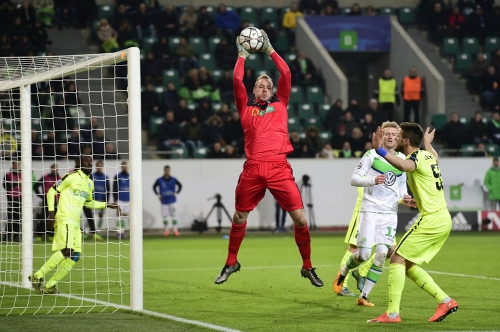 Matz Sels (C),  becomes manager Rafael Benitez's first summer signing. BeSoccer