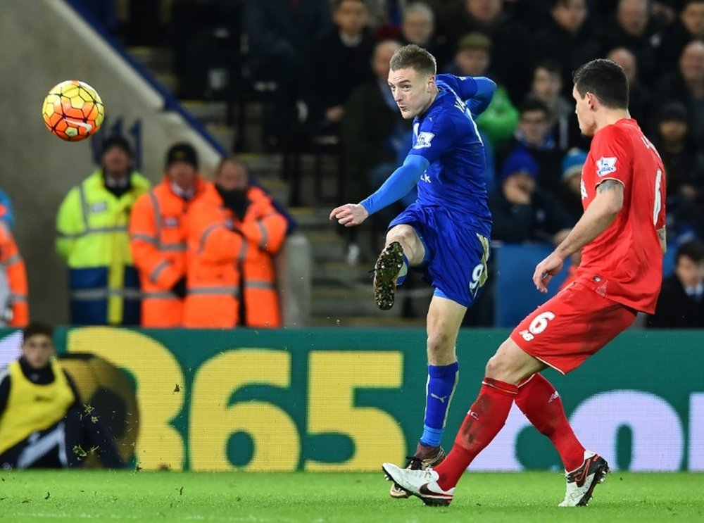 Leicester Citys striker Jamie Vardy (L) shoots to score against Liverpool at King Power Stadium in Leicester, central England on February 2, 2016