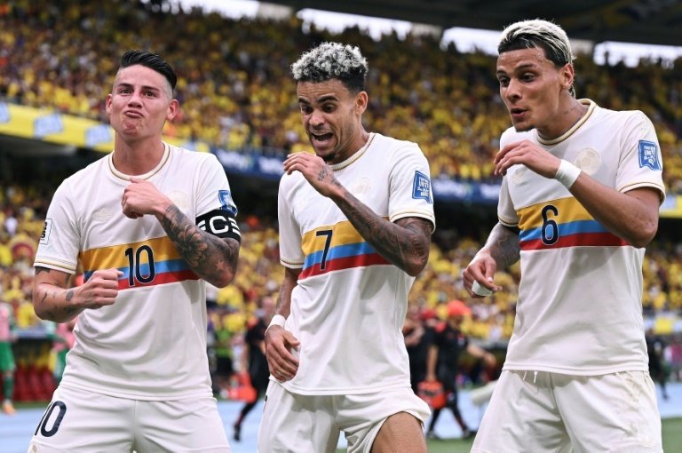 James Rodríguez e Luis Díaz lideram a convocação da Colômbia