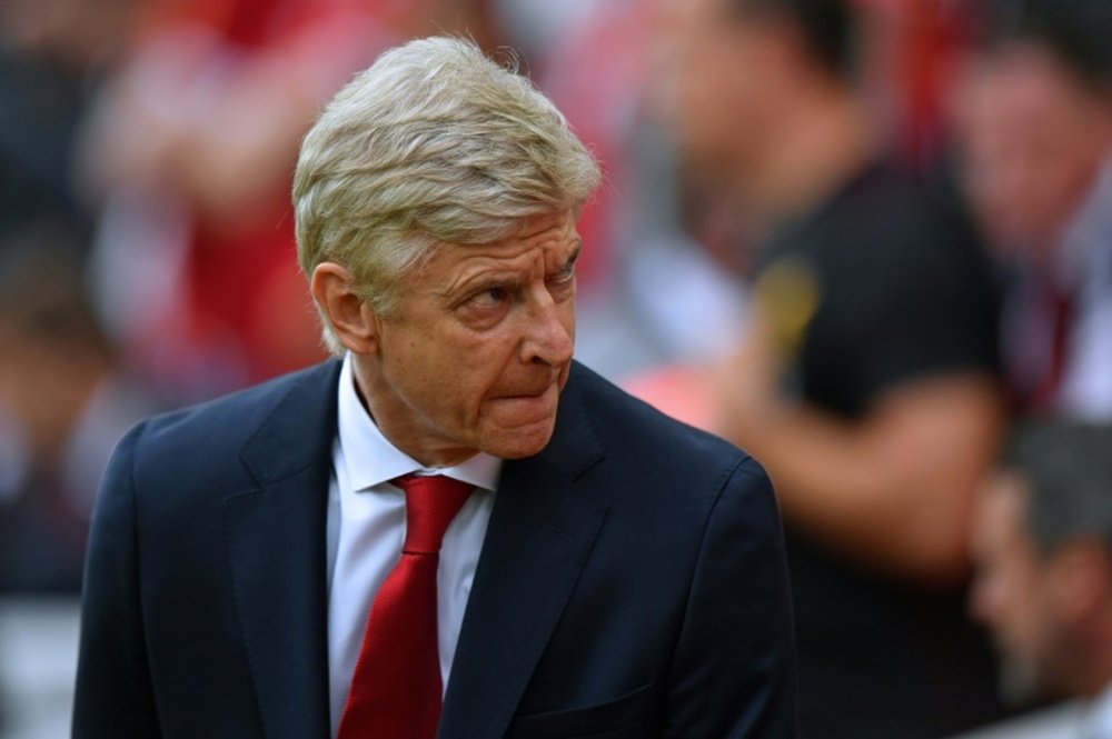 'Unacceptable' Arsenal put Wenger in firing line