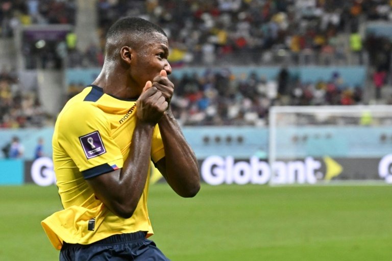Moisés Caicedo y Willian Pacho, jugadores del Chelsea y el Paris Saint-Germain, respectivamente, serán los líderes de la Selección de Ecuador en los próximos compromisos internacionales.