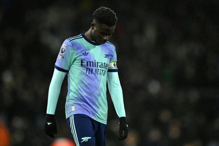 Arsenal's Premier League title bid dented by Fulham